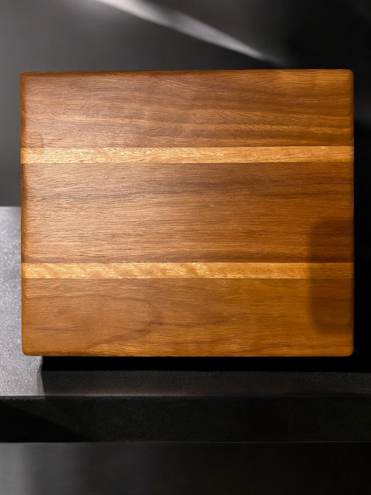 The Harmony Line – Mixed Hardwood Chopping Board