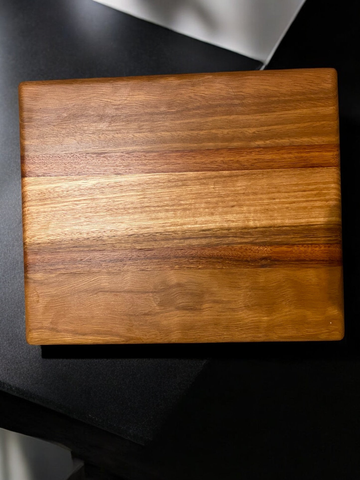 The Harmony Line – Mixed Hardwood Chopping Board